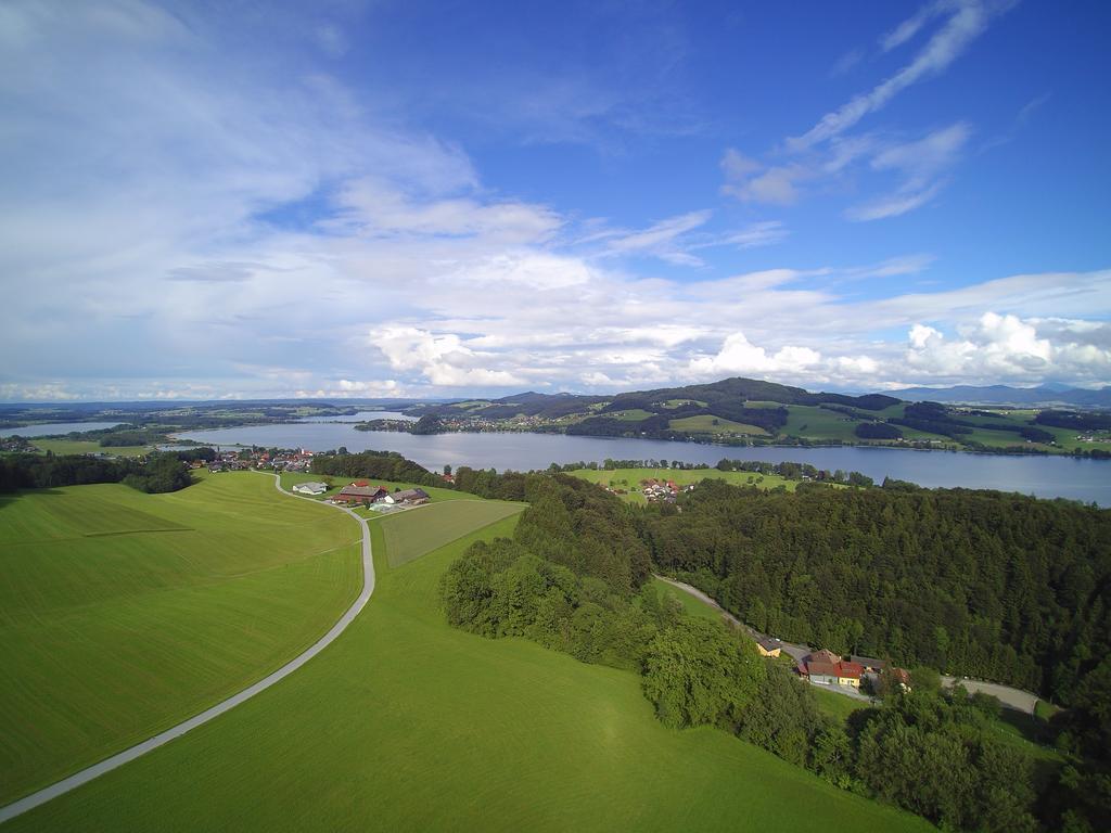 Baby- Und Kinderhof Aicherbauer Seeham Exterior foto