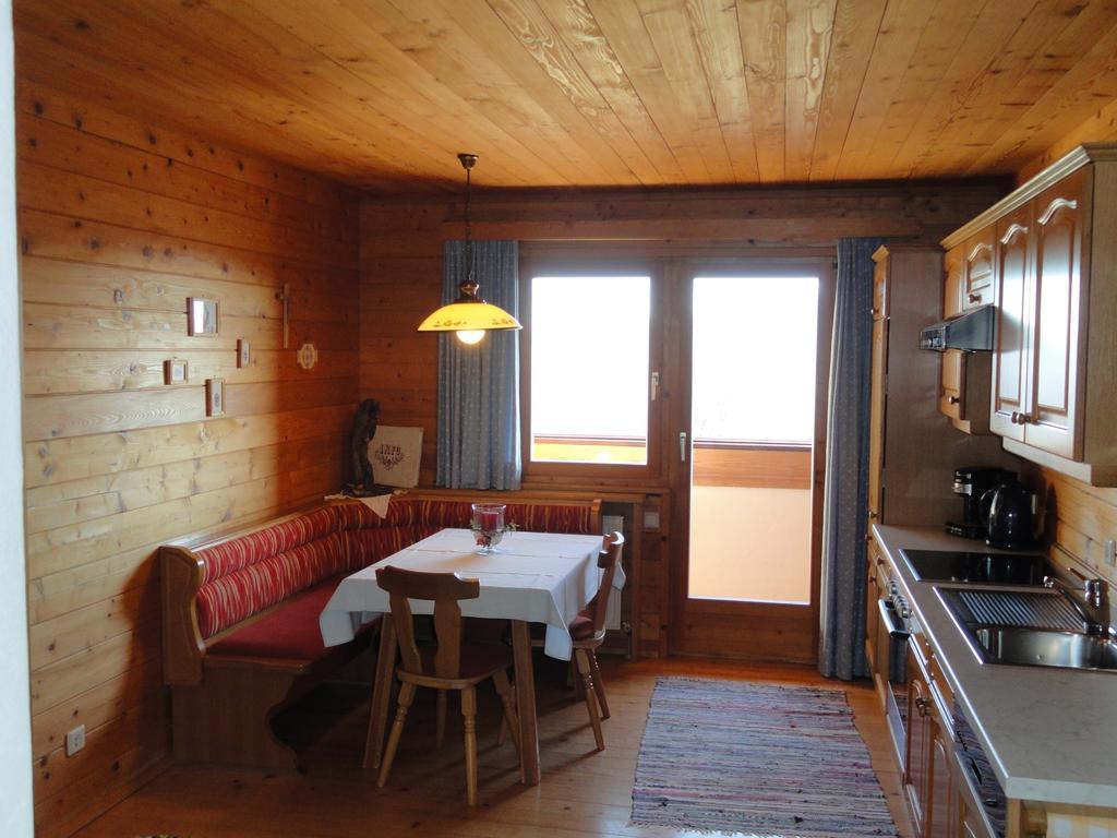 Baby- Und Kinderhof Aicherbauer Seeham Exterior foto
