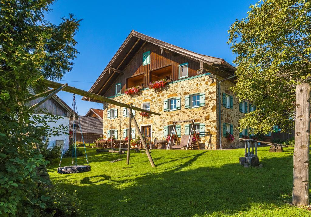 Baby- Und Kinderhof Aicherbauer Seeham Exterior foto